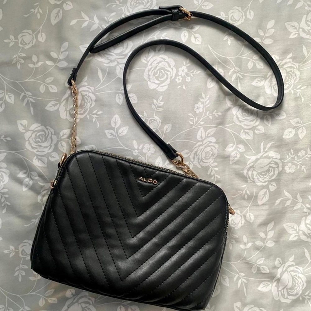 ALDO BLACK CROSSBODY PURSE ✨
